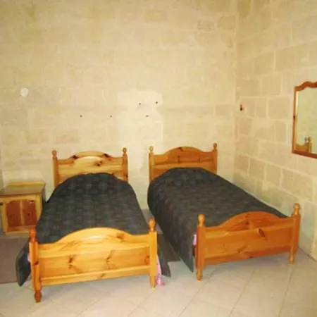 5 Bedrooms With Private Pool Terrace And Wifi At L Għarb