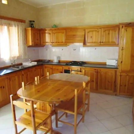 5 Bedrooms With Private Pool Terrace And Wifi At L Għarb