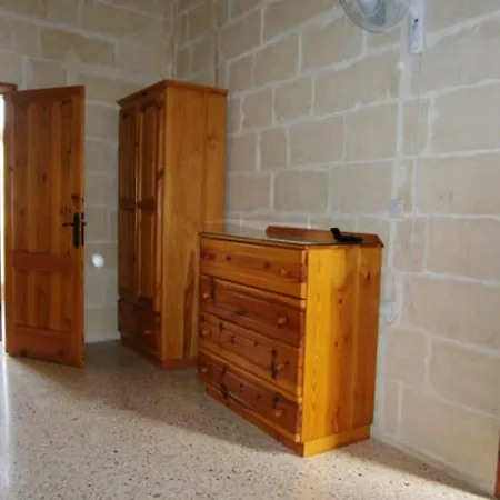 5 Bedrooms With Private Pool Terrace And Wifi At L Willa Għarb